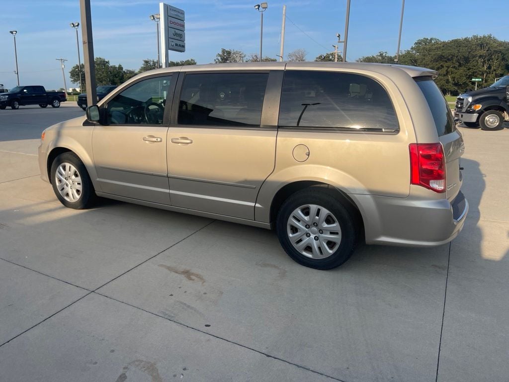 Used 2015 Dodge Grand Caravan SE with VIN 2C4RDGBG0FR647799 for sale in Nashville, IL