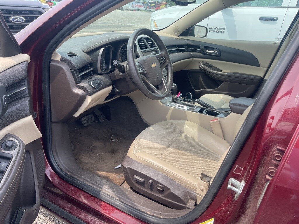 2015 Chevrolet Malibu 1LT photo 2