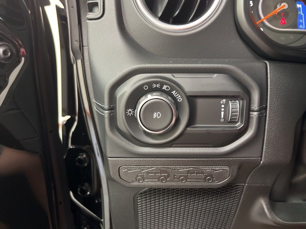 2025 Jeep Wrangler 4-Door Sahara - Photo 17