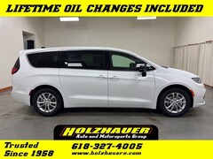 2026 Chrysler Pacifica SELECT Passenger Van