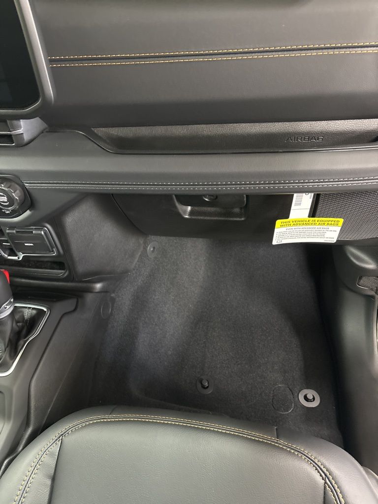 2025 Jeep Wrangler 4-Door Sahara - Photo 32