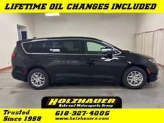 2026 Chrysler Pacifica SELECT Passenger Van