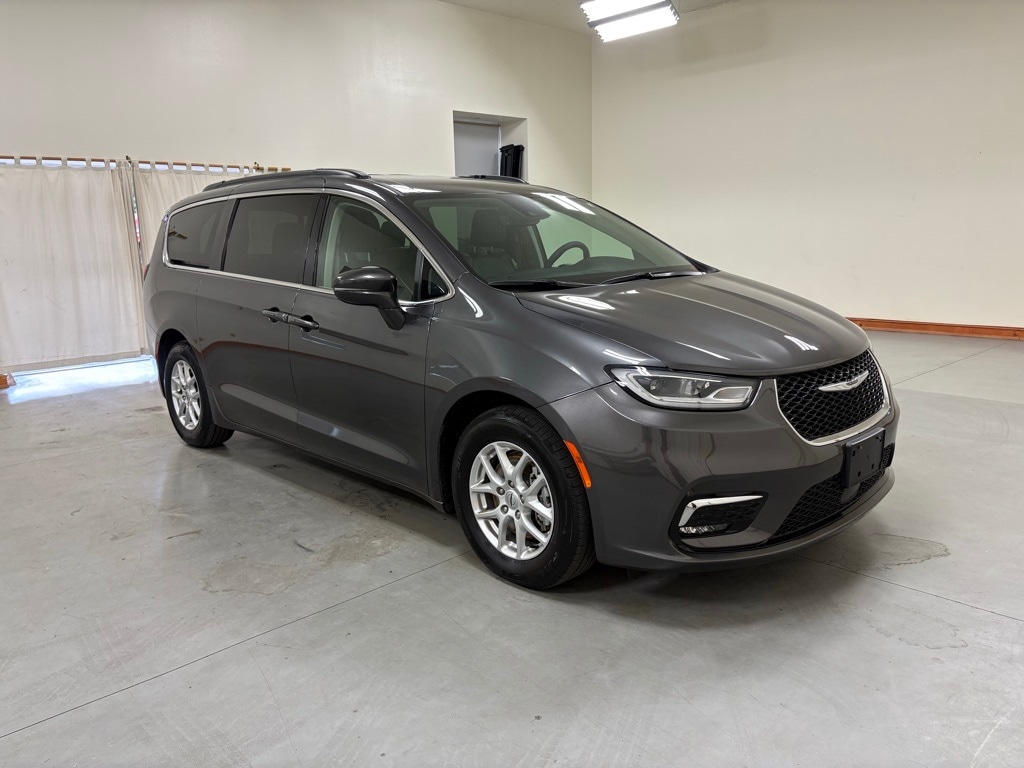 Used 2022 Chrysler Pacifica Touring L with VIN 2C4RC1BG9NR149468 for sale in Nashville, IL