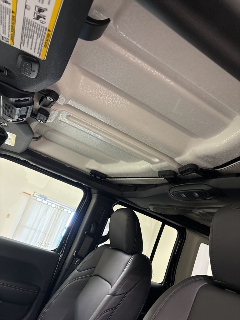 2025 Jeep Wrangler 4-Door Sahara - Photo 16