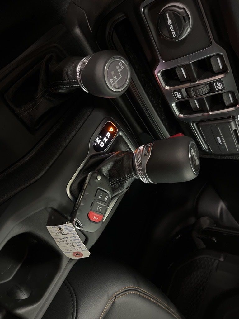 2025 Jeep Wrangler 4-Door Sahara - Photo 16
