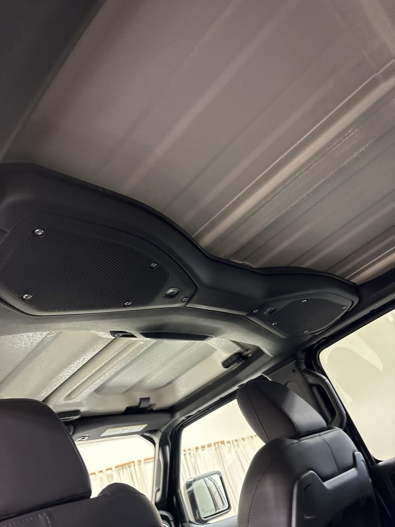 2025 Jeep Wrangler 4-Door Sahara - Photo 20