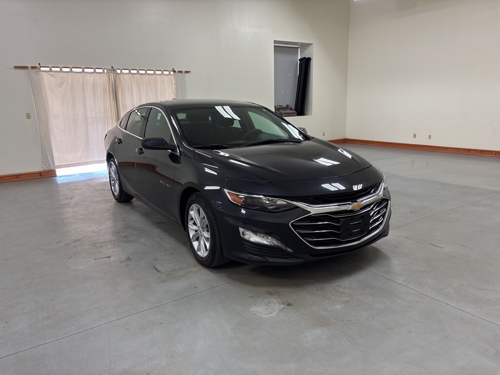 2023 Chevrolet Malibu 1LT photo 2