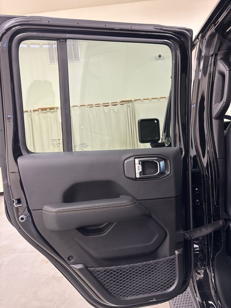 2025 Jeep Wrangler 4-Door Sahara - Photo 25