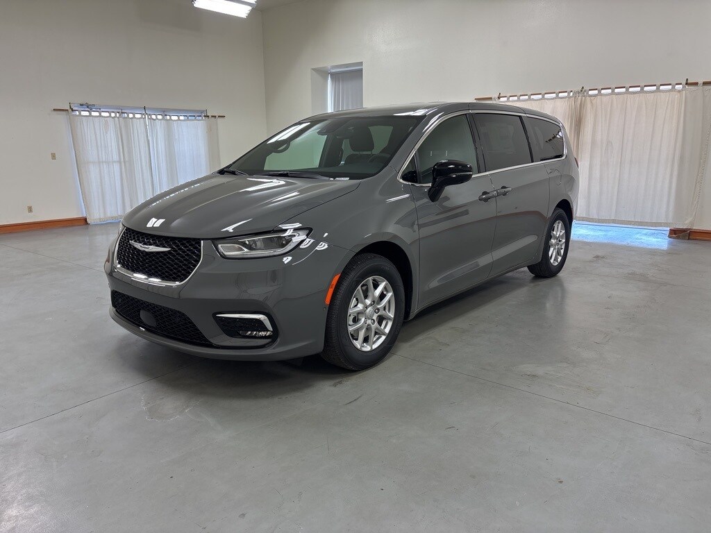 2025 Chrysler Pacifica photo 3