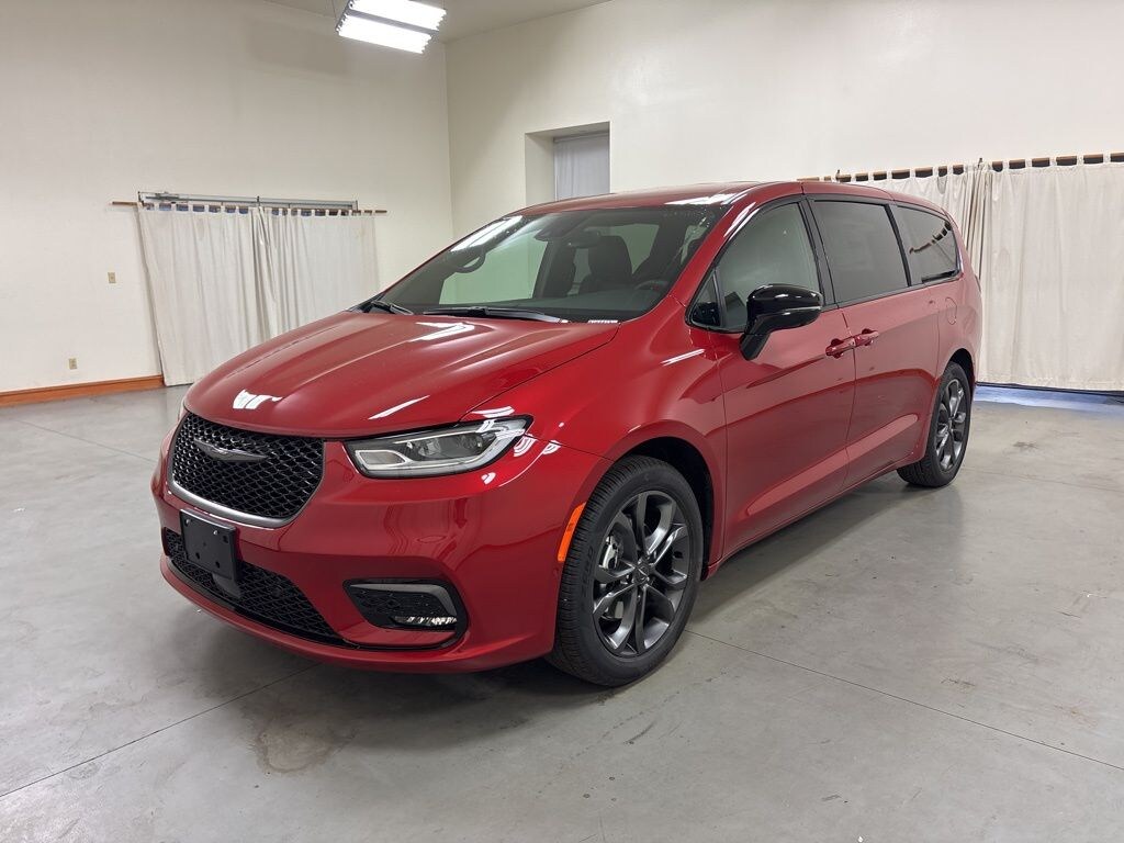 New 2026 Chrysler Pacifica SELECT Passenger Van