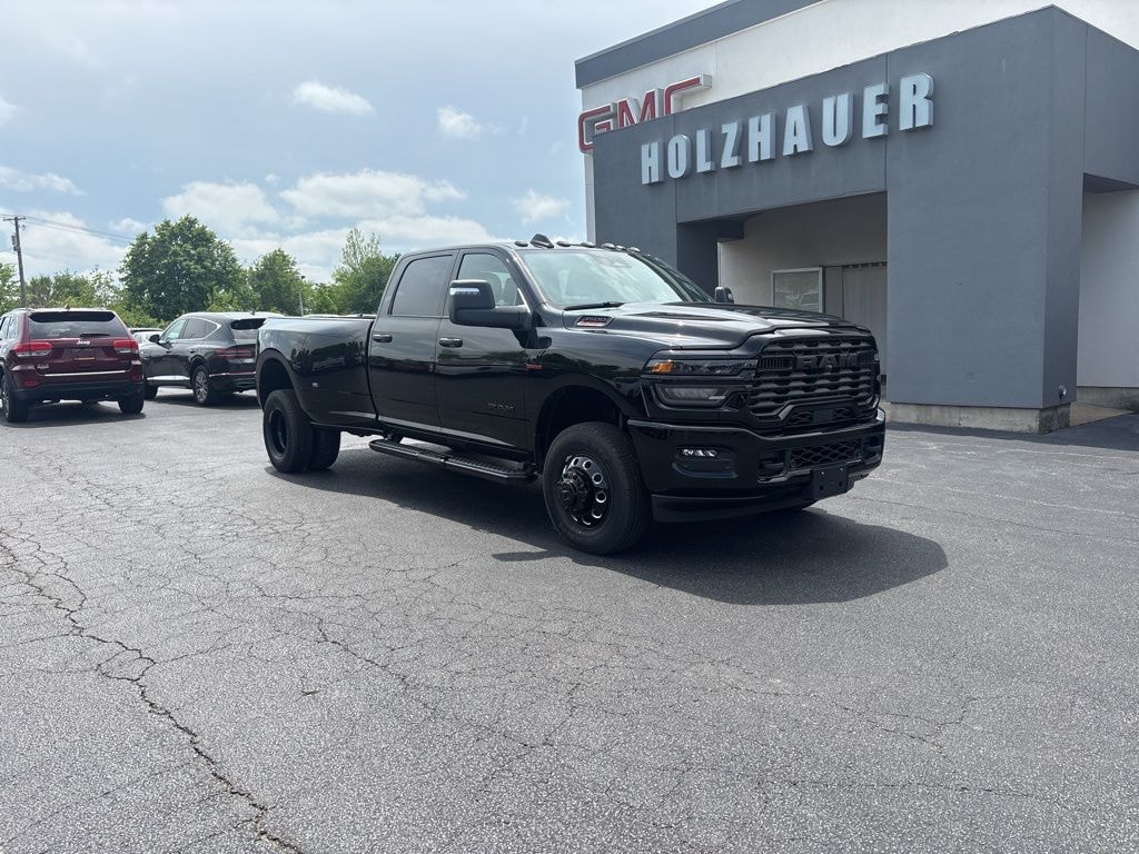 New 2026 Ram 3500 BIG HORN CREW CAB 4X4 8' BOX Pickup