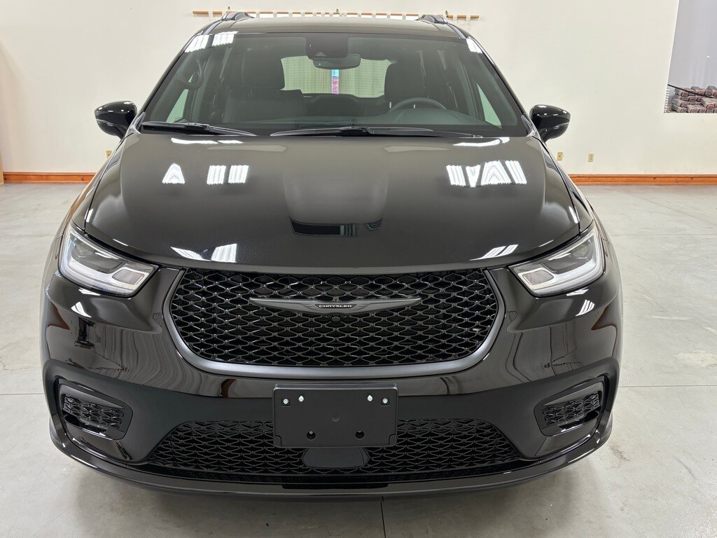 2025 Chrysler Pacifica photo 3