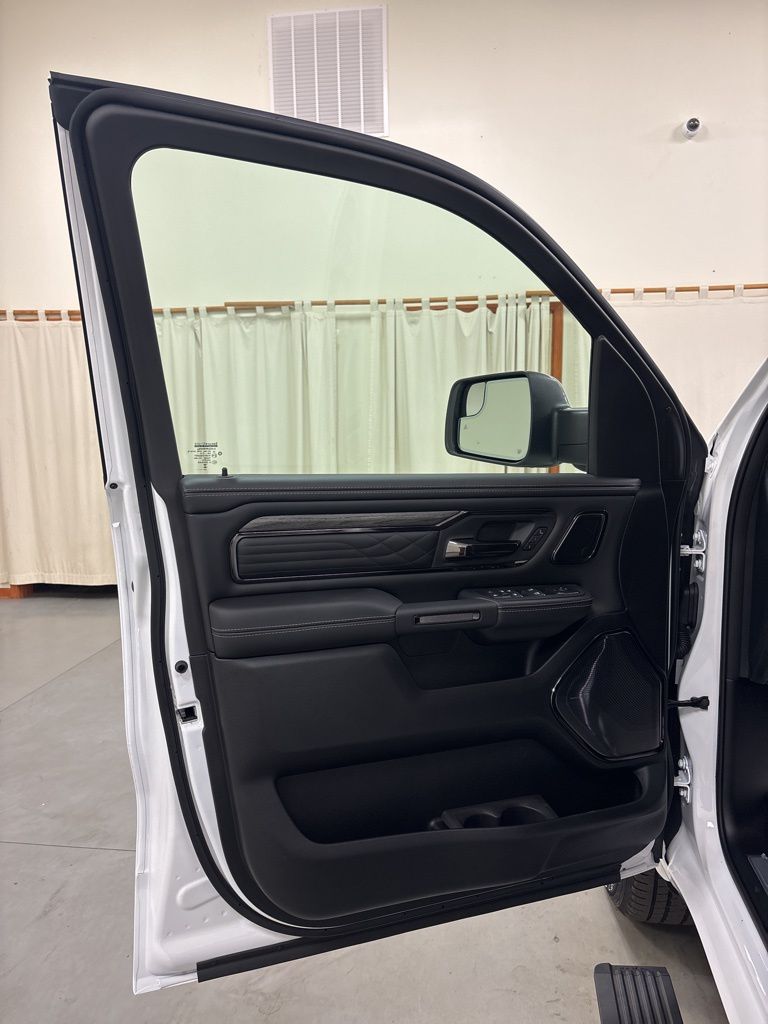 2026 RAM 1500 Limited - Photo 17