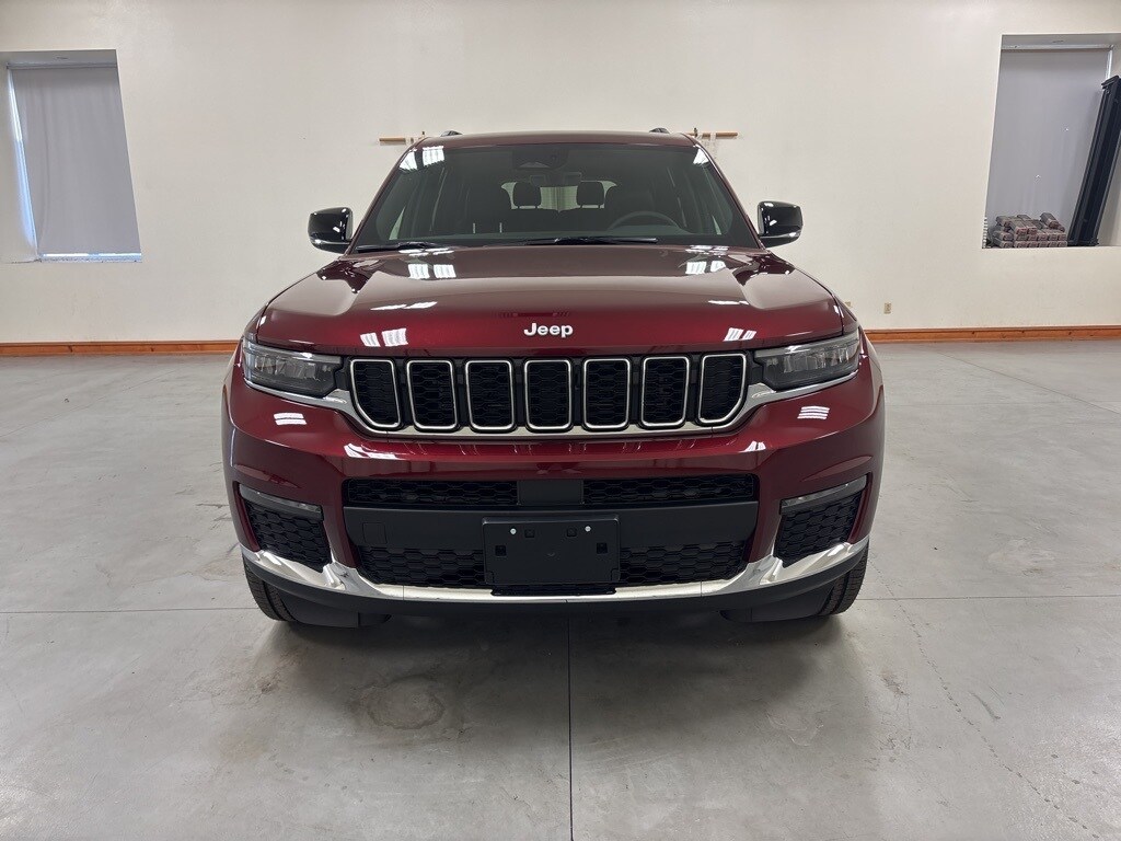 2025 Jeep Grand Cherokee Limited photo 2