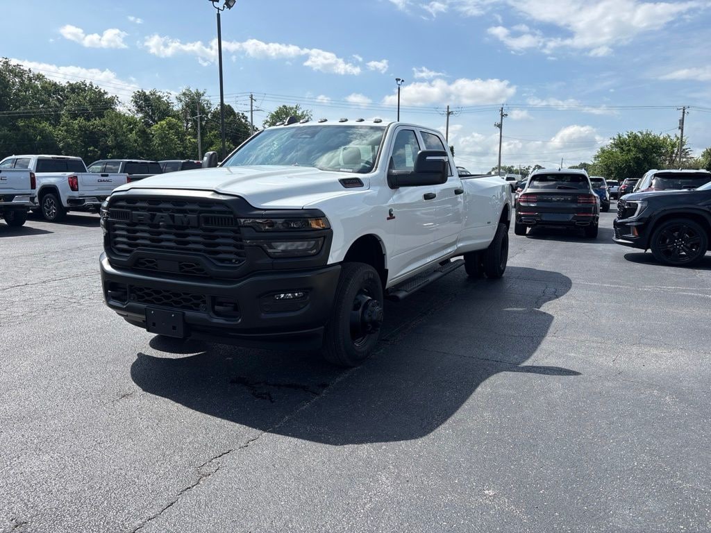 New 2026 Ram 3500 TRADESMAN CREW CAB 4X4 8' BOX Pickup