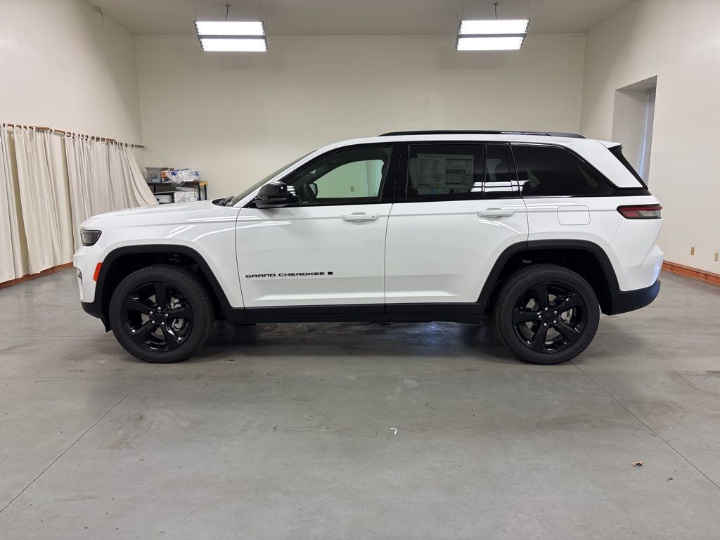 2025 Jeep Grand Cherokee Altitude - Photo 5