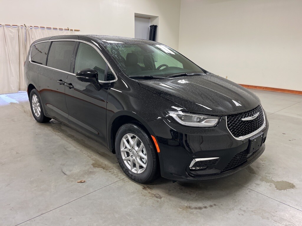 2025 Chrysler Pacifica photo 2