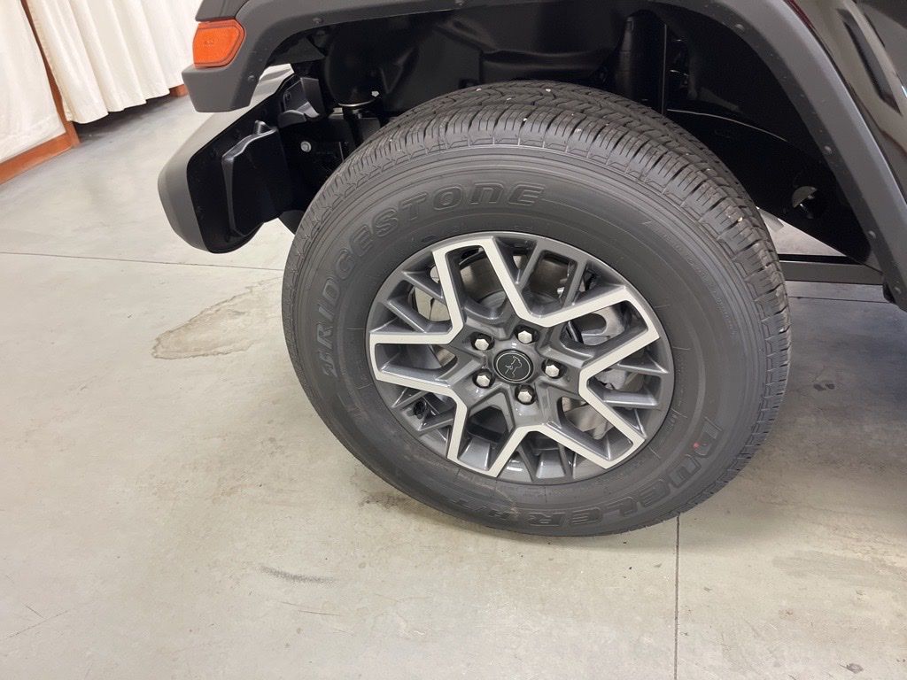 2025 Jeep Wrangler 4-Door Sahara - Photo 13