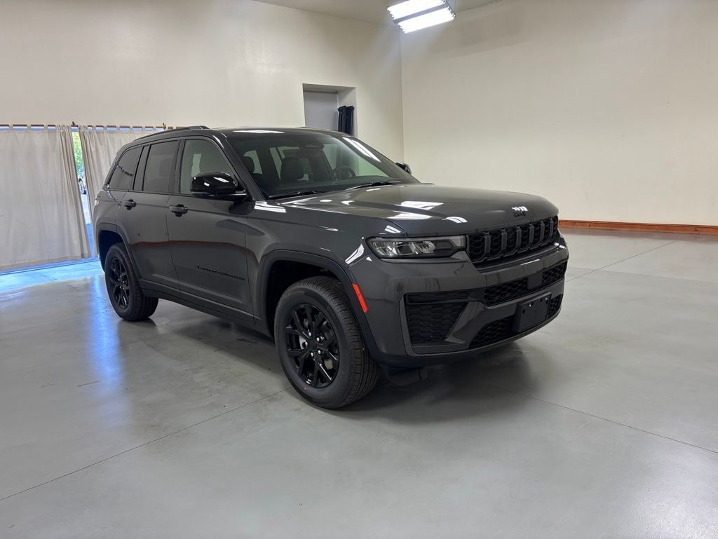 New 2026 Jeep Grand Cherokee LAREDO ALTITUDE 4X4 Sport Utility