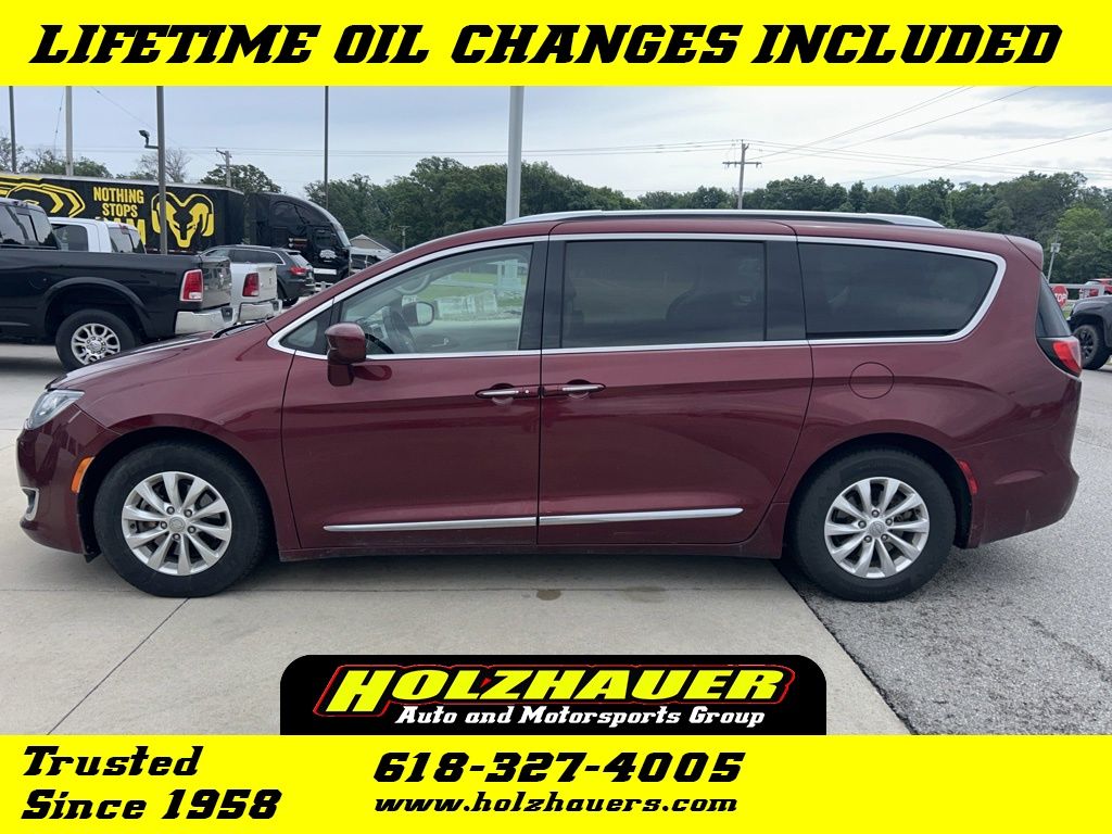 2019 Chrysler Pacifica Touring L's photo