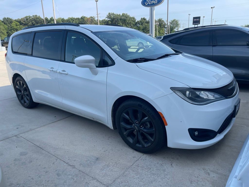 Used 2019 Chrysler Pacifica Touring L Plus with VIN 2C4RC1EG8KR525133 for sale in Nashville, IL