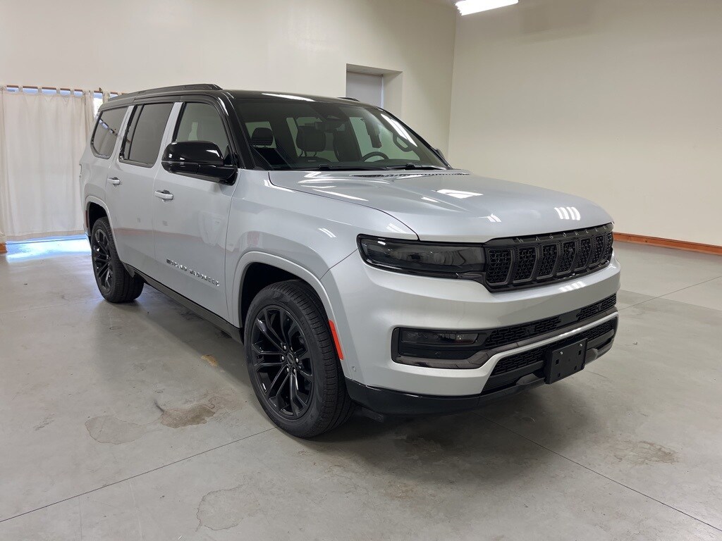 2024 Jeep Grand Wagoneer II photo 2