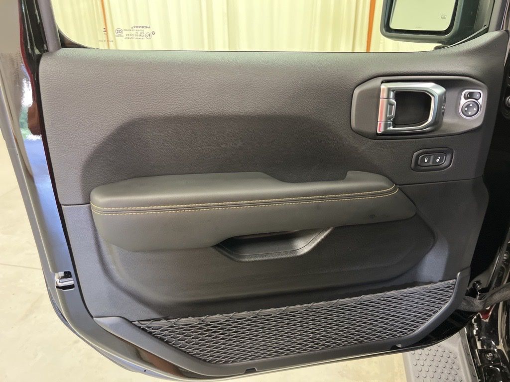 2025 Jeep Wrangler 4-Door Sahara - Photo 15