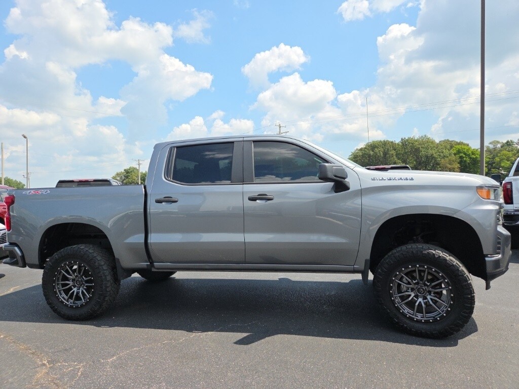 2020 Chevrolet Silverado 1500 Custom photo 2