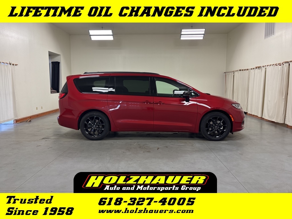 2026 Chrysler Pacifica Limited's photo