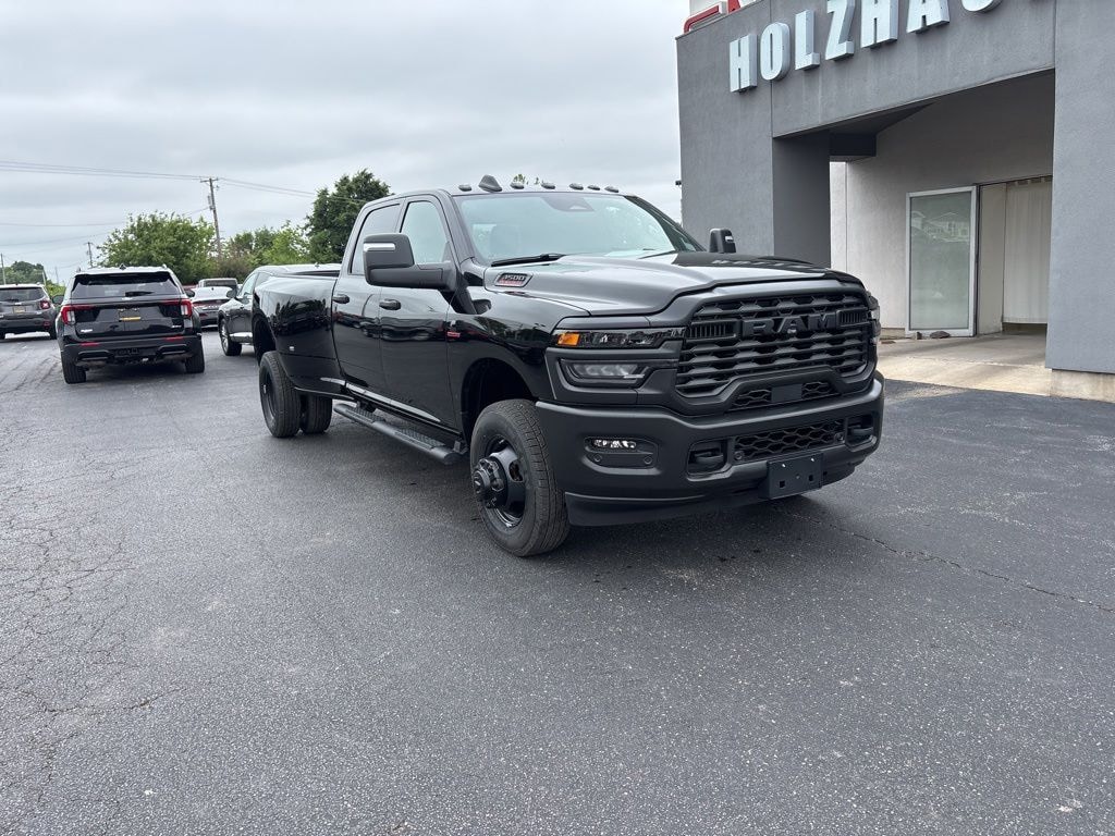 New 2026 Ram 3500 TRADESMAN CREW CAB 4X4 8' BOX Pickup