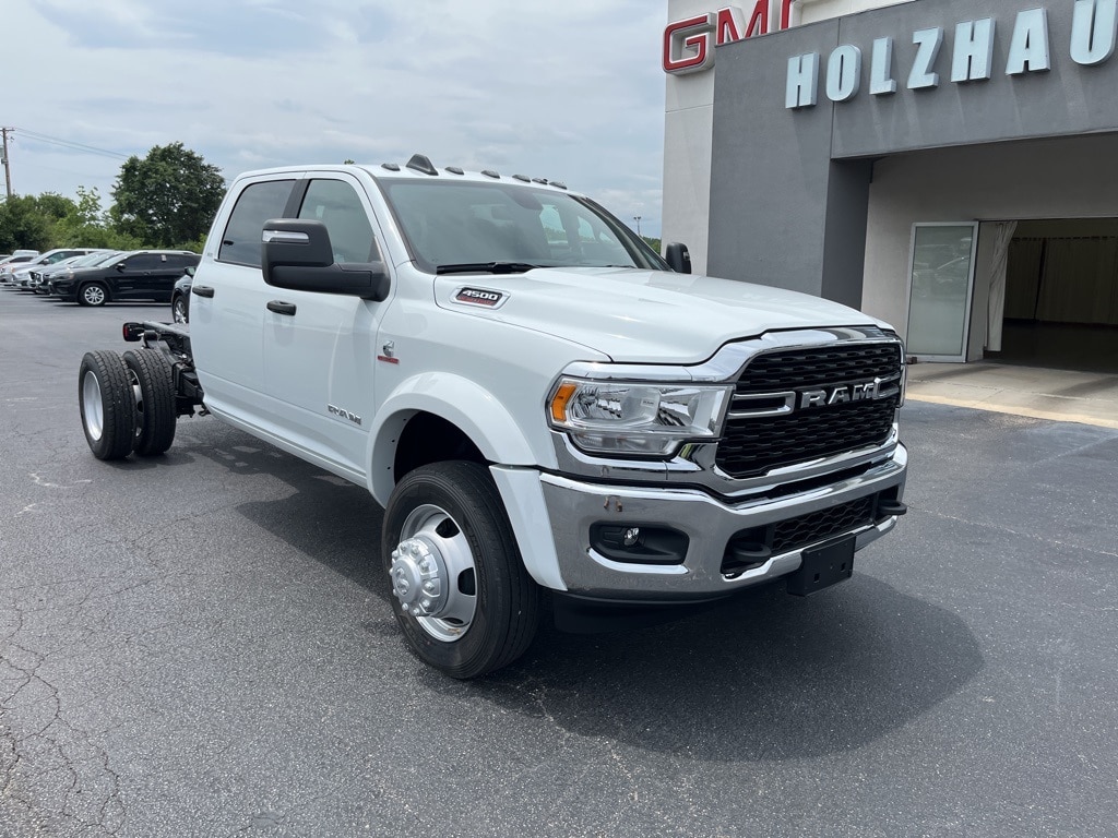 New 2024 Ram 4500 Chassis Cab 4500 SLT CHASSIS CREW CAB 4X4 60' CA Pickup