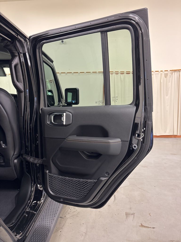 2025 Jeep Wrangler 4-Door Sahara - Photo 41