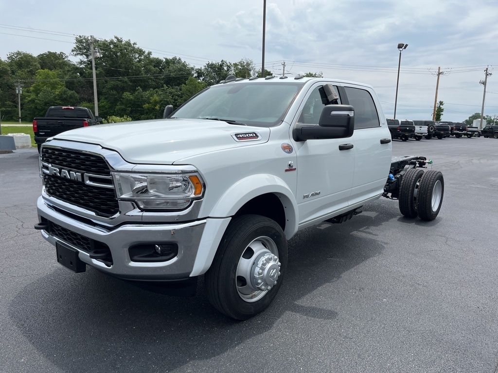 New 2024 Ram 4500 Chassis Cab 4500 SLT CHASSIS CREW CAB 4X4 60' CA Pickup