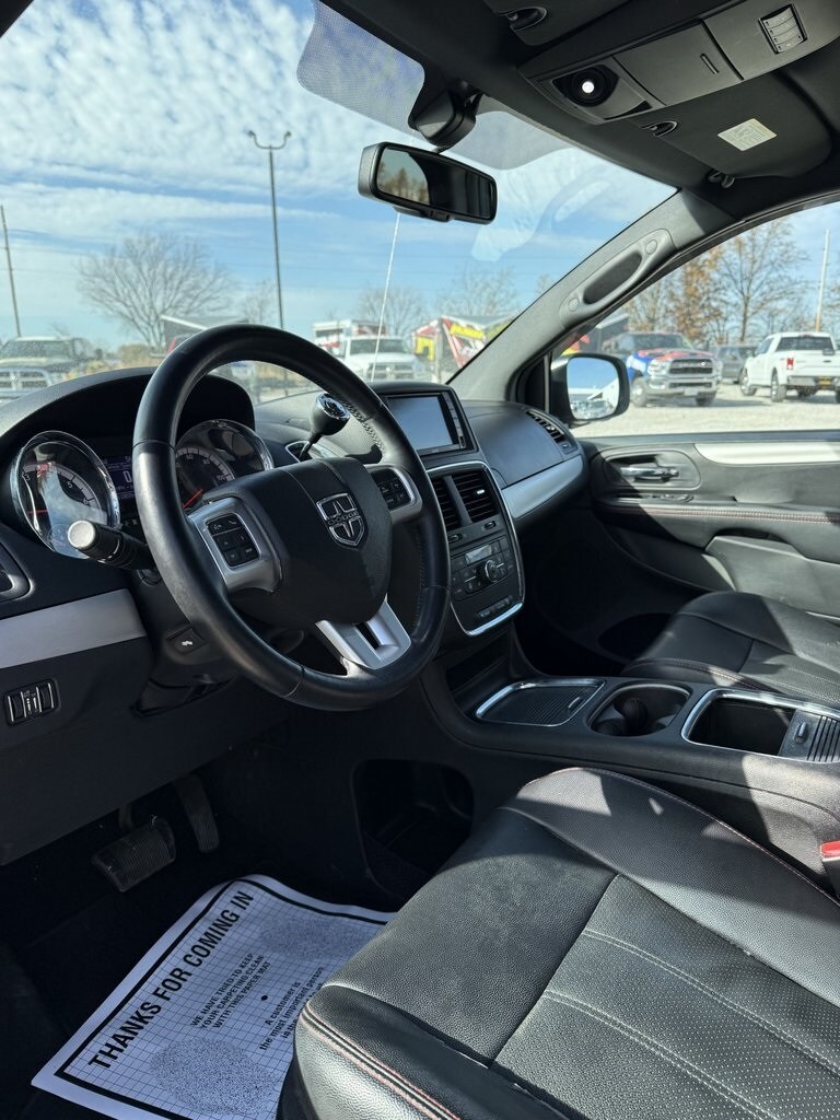 2014 Dodge Grand Caravan R/T photo 4