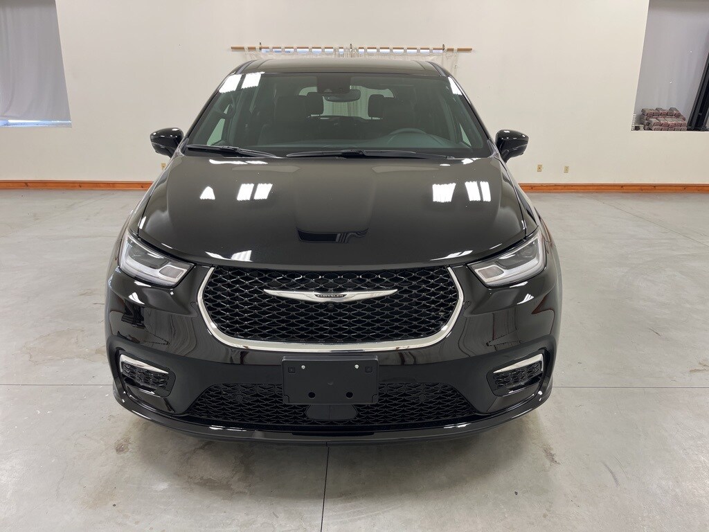 2025 Chrysler Pacifica photo 3