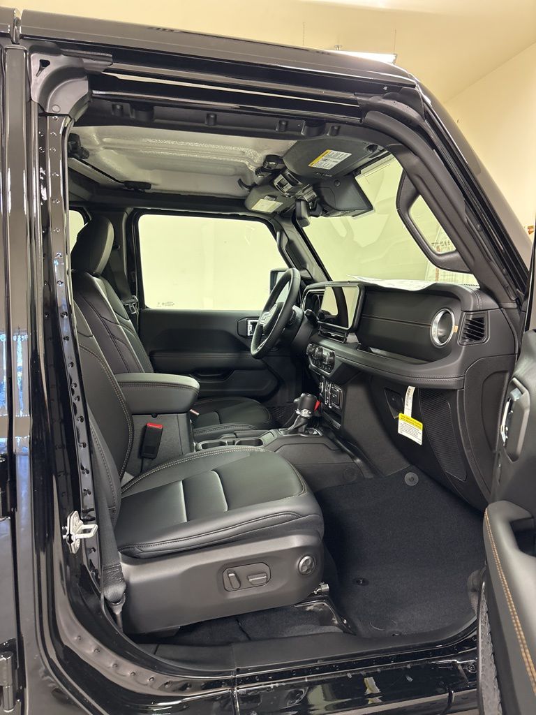 2025 Jeep Wrangler 4-Door Sahara - Photo 29