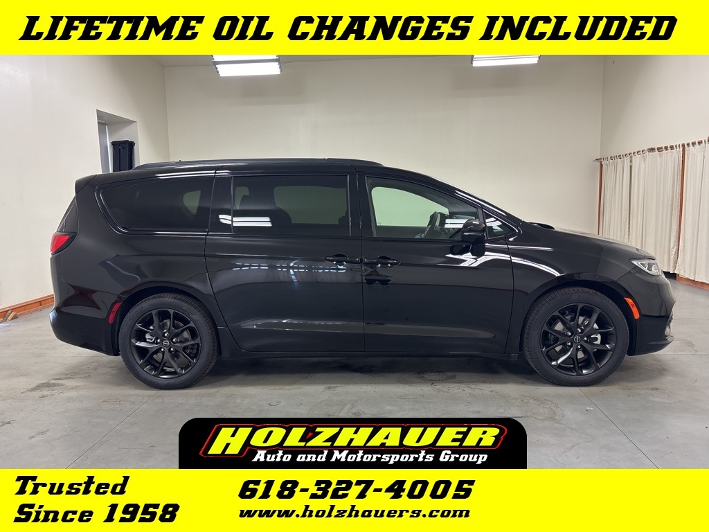 2026 Chrysler Pacifica Limited's photo