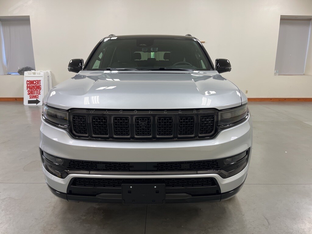 2024 Jeep Grand Wagoneer II photo 3
