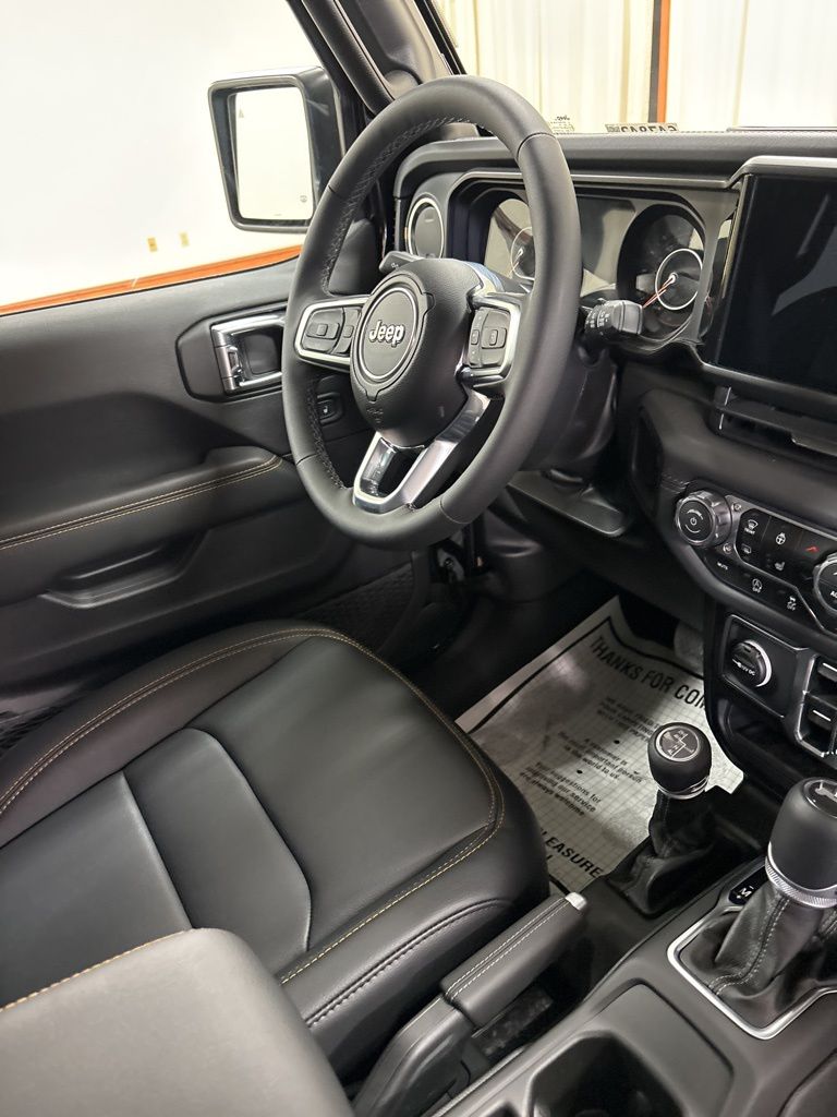 2025 Jeep Wrangler 4-Door Sahara - Photo 30