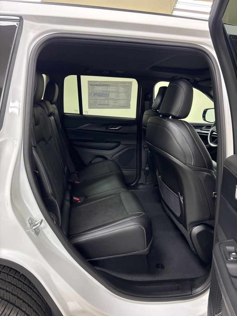 2025 Jeep Grand Cherokee Altitude - Photo 37