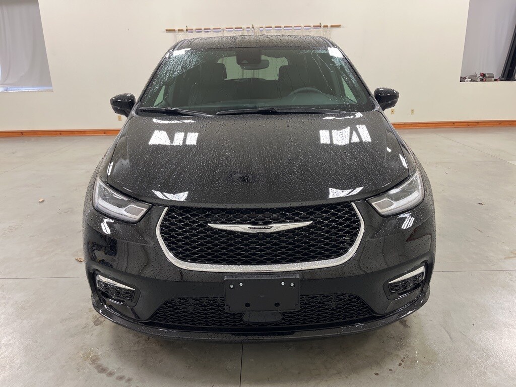 2025 Chrysler Pacifica photo 3