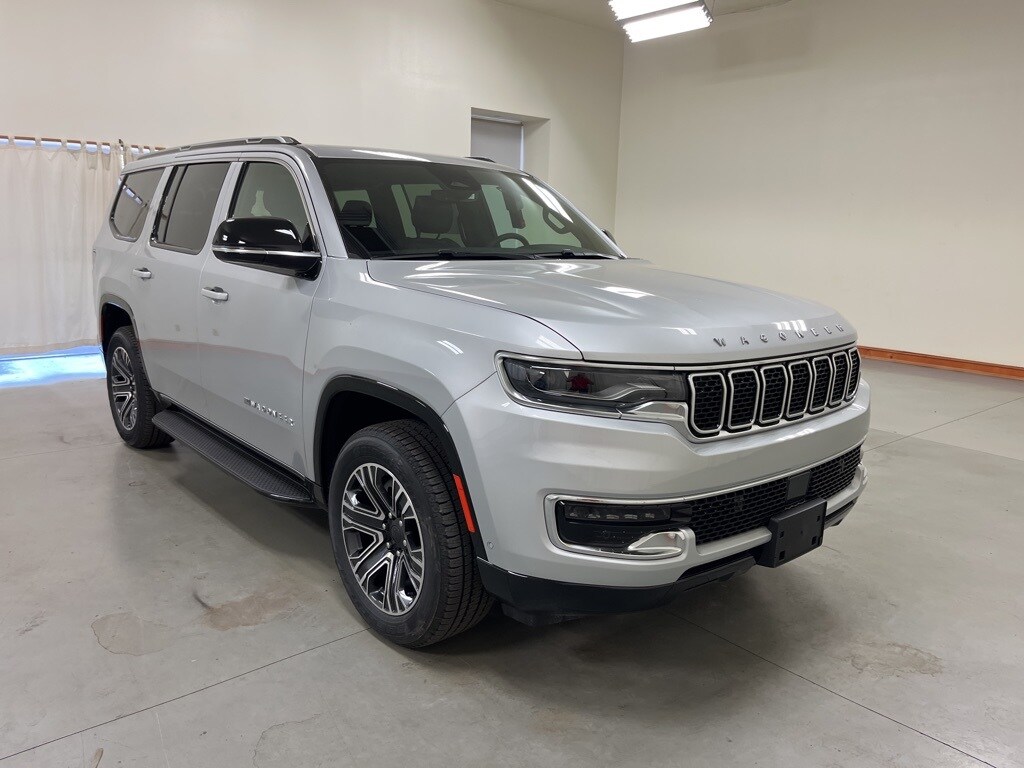 2024 Jeep Wagoneer photo 2