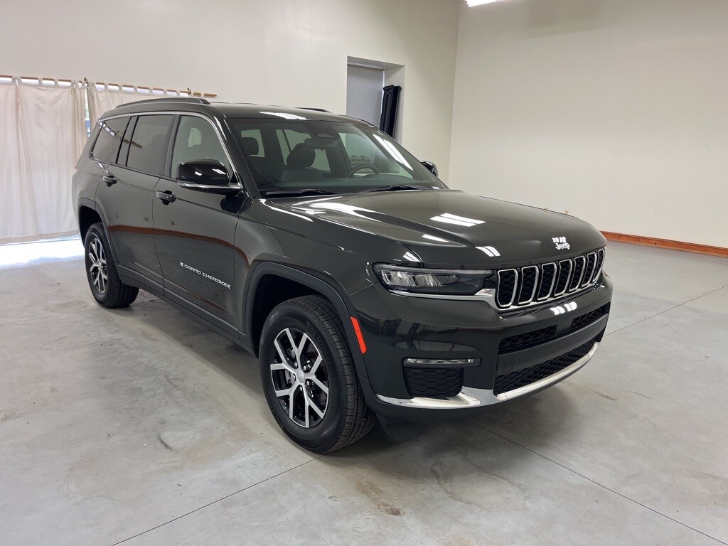 2024 Jeep Grand Cherokee Limited photo 2