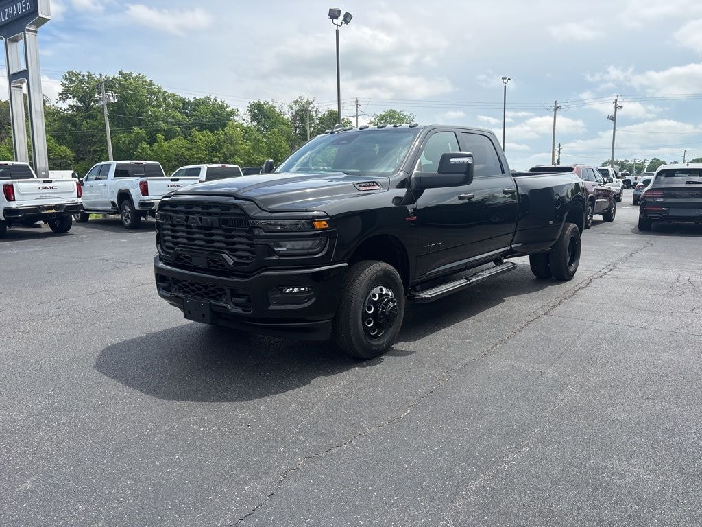 New 2026 Ram 3500 BIG HORN CREW CAB 4X4 8' BOX Pickup