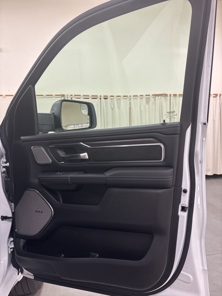 2026 RAM 1500 Laramie - Photo 37