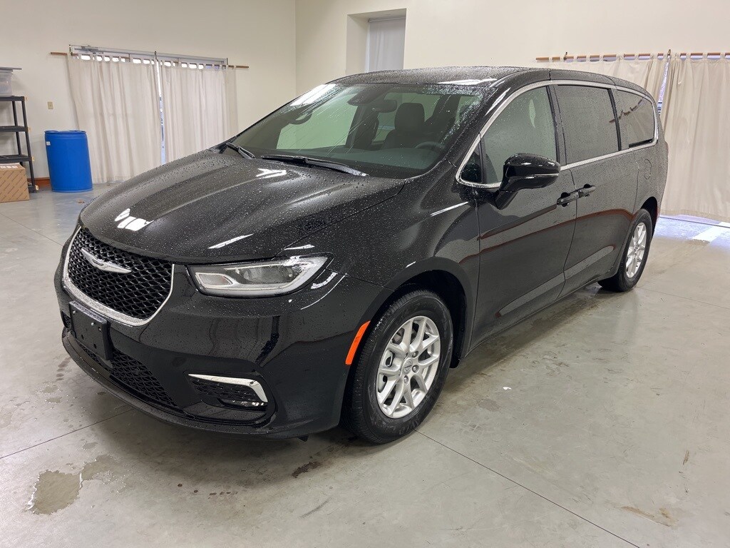 2025 Chrysler Pacifica photo 4