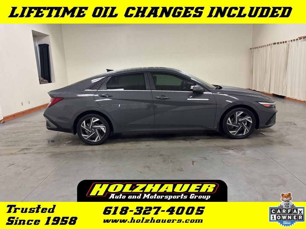 2025 Hyundai Elantra 1.6 HEV Limited DCT's photo