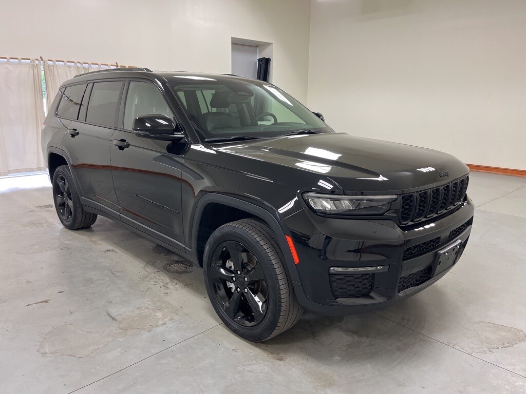 2023 Jeep Grand Cherokee Limited photo 2