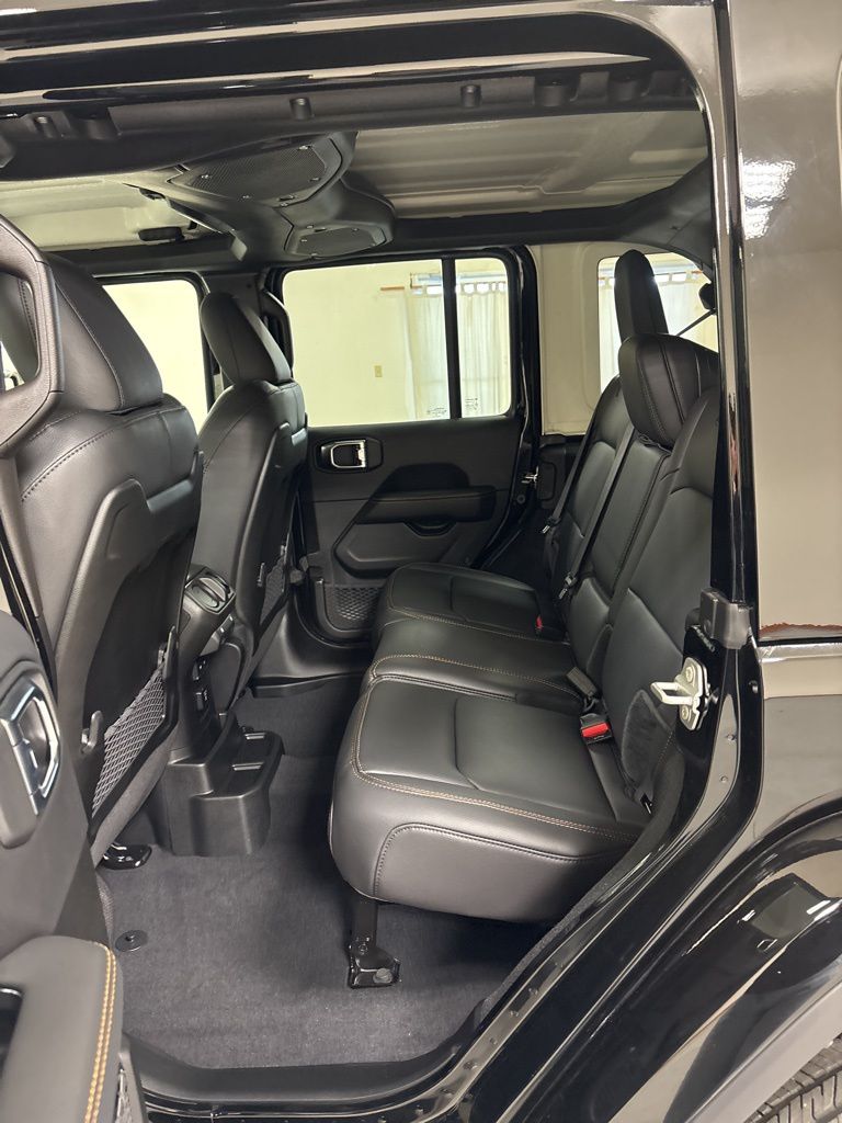 2025 Jeep Wrangler 4-Door Sahara - Photo 23