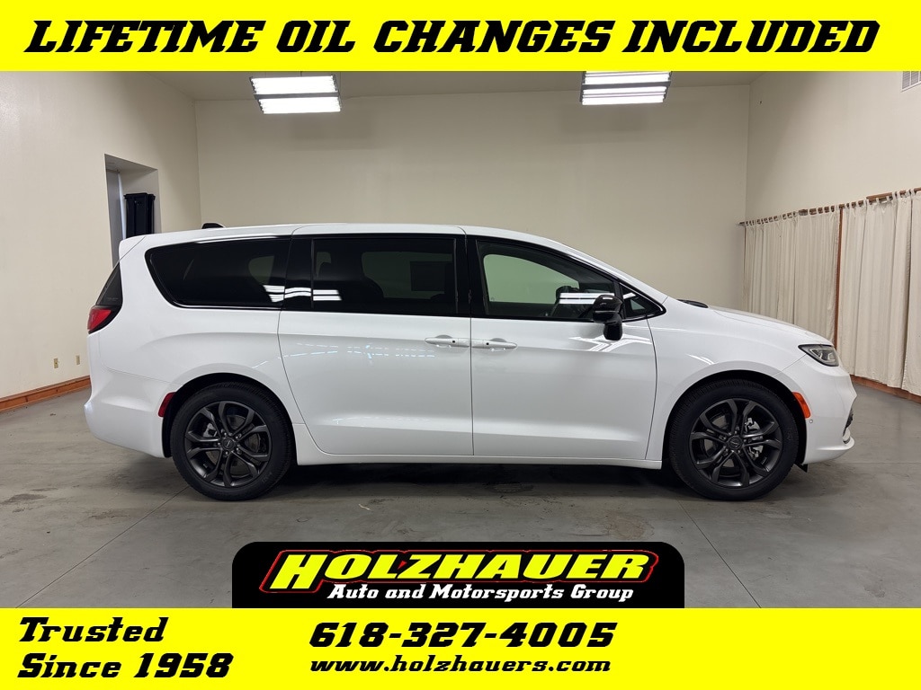 2026 Chrysler Pacifica Select's photo